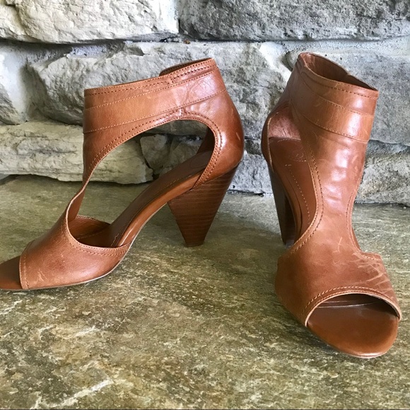 BCBGeneration Shoes - Sz7 BCBG Leather Shoes